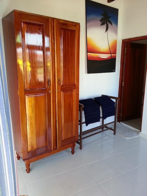 Main Reef Guest House Hikkaduwa Habitación foto