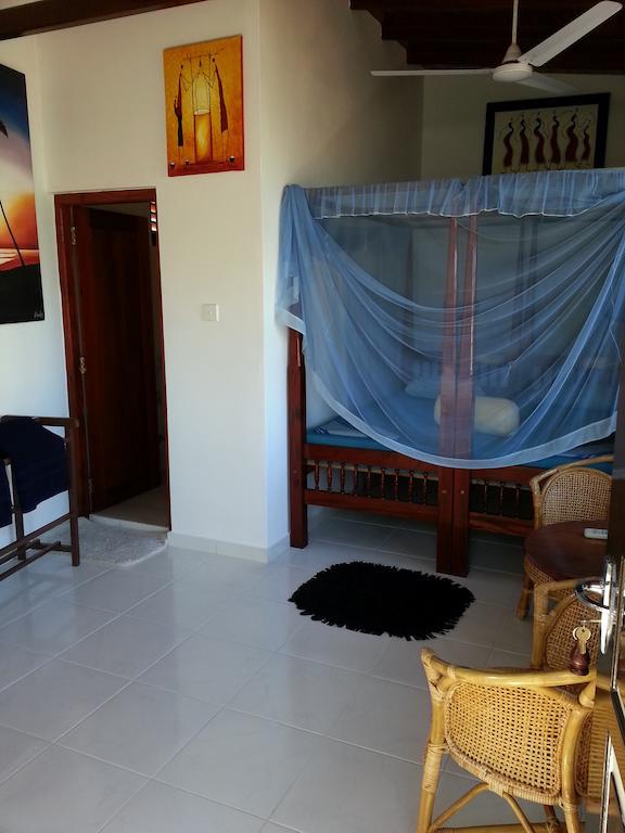 Main Reef Guest House Hikkaduwa Habitación foto